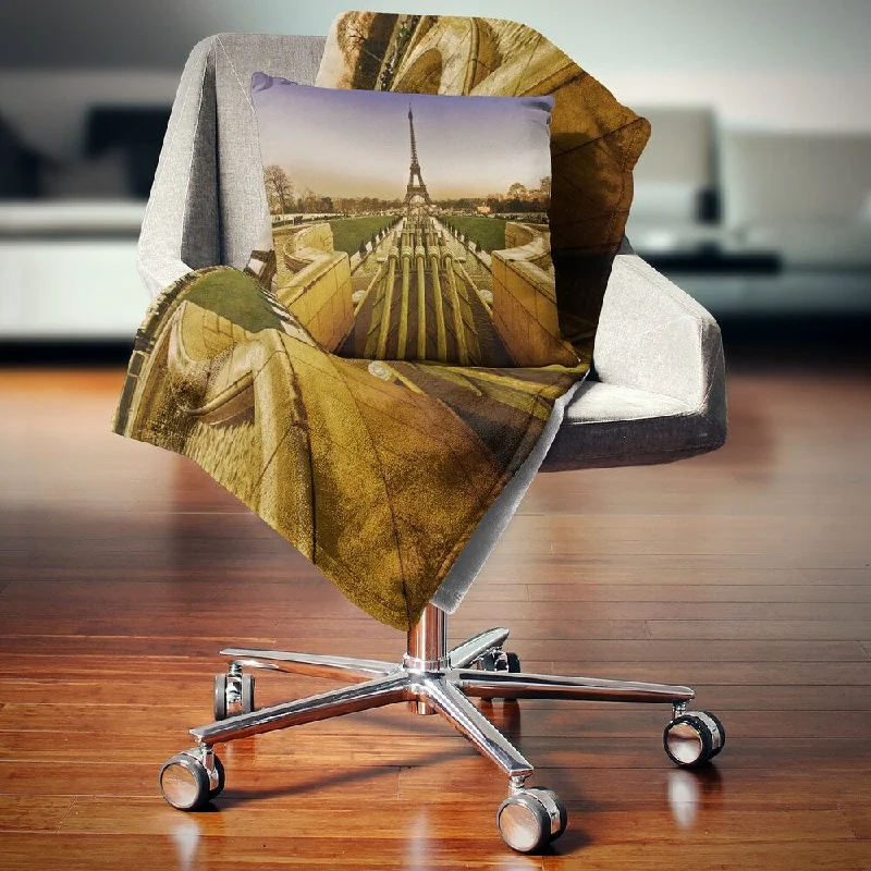 Wool blankets with natural warmth and insulationDesignart 'Beautiful View of Paris Eiffel Tower' Landscape Fleece Throw Blanket