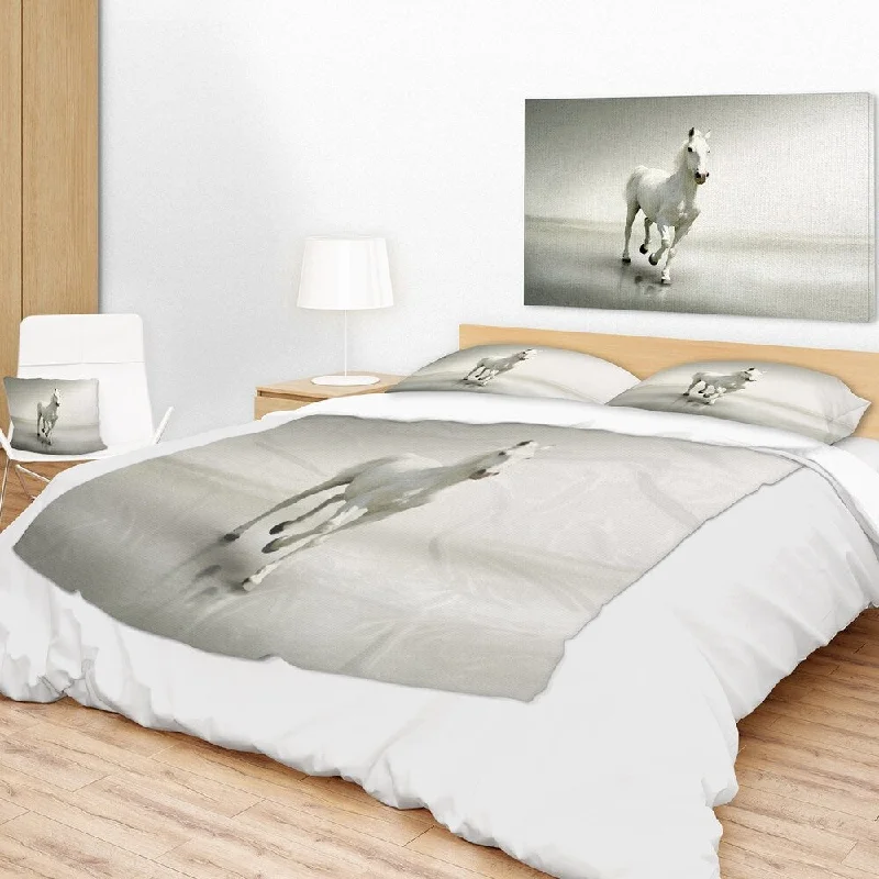 Fleece blankets for a cozy and plush textureDesignart 'Beautiful White Horse Running' Animal Throw Blanket