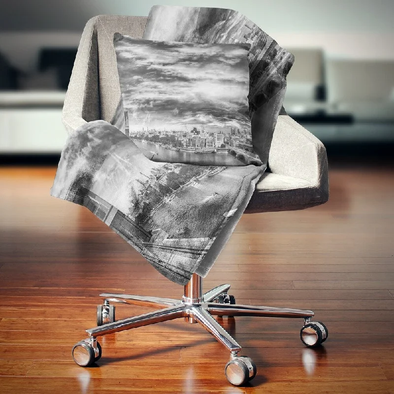 Recycled polyester blankets for an eco - conscious optionDesignart 'Black and White Panoramic London' Cityscape Throw Blanket