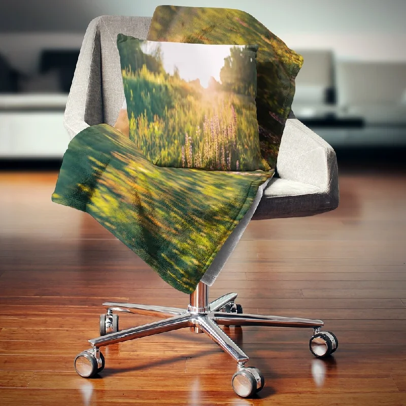 Cotton blankets for breathability and a lightweight feelDesignart 'Bloomy Glade of Wild Flowers' Landscape Fleece Throw Blanket Cotton blankets for breathability and a lightweight feelDesignart 'Bloomy Glade of Wild Flowers' Landscape Fleece Throw Blanket