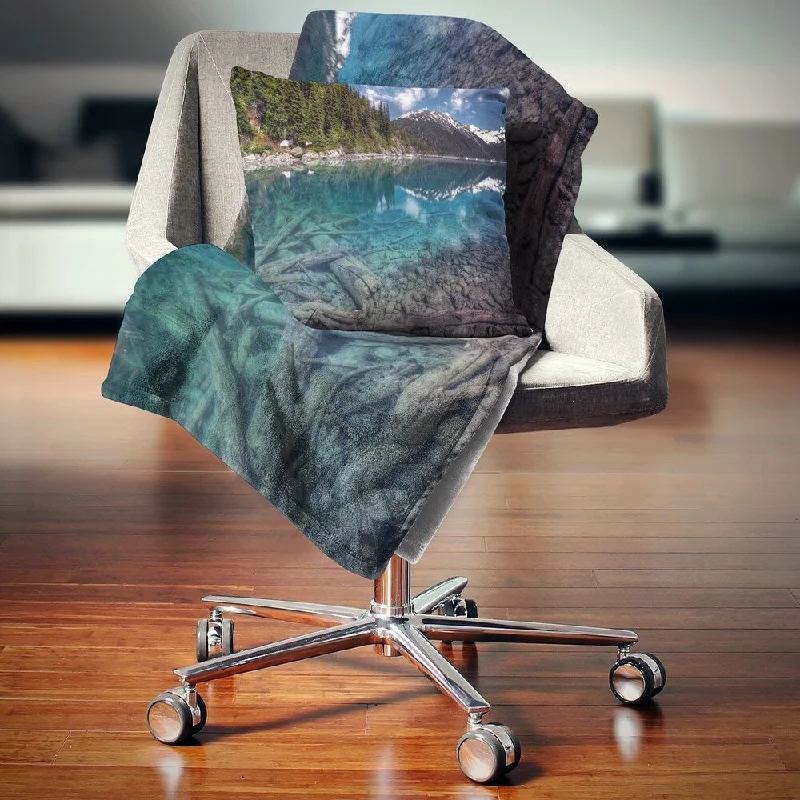 Wool blankets with natural warmth and insulationDesignart 'Blue Waters and Mountains' Landscape Fleece Throw Blanket Wool blankets with natural warmth and insulationDesignart 'Blue Waters and Mountains' Landscape Fleece Throw Blanket