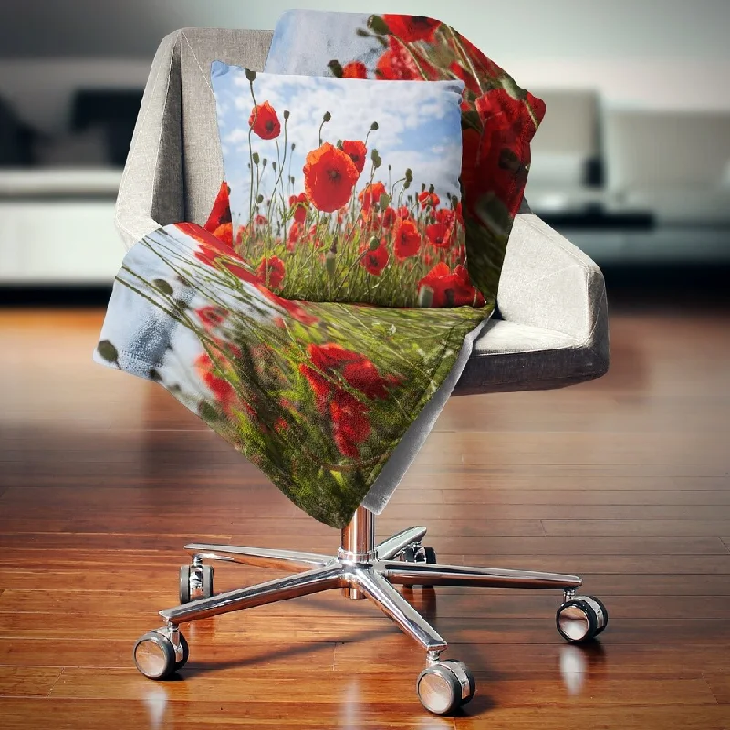 Cashmere blankets for ultimate softness and luxuryDesignart 'Bright Red Poppy Flowers Photo' Flower Throw Blanket Cashmere blankets for ultimate softness and luxuryDesignart 'Bright Red Poppy Flowers Photo' Flower Throw Blanket