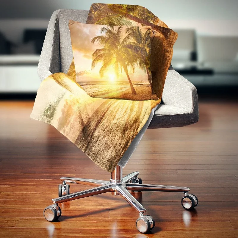 Linen blankets with a rustic and textured lookDesignart 'Bright Sunset at Barbados Island' Modern Seascape Throw Blanket Linen blankets with a rustic and textured lookDesignart 'Bright Sunset at Barbados Island' Modern Seascape Throw Blanket