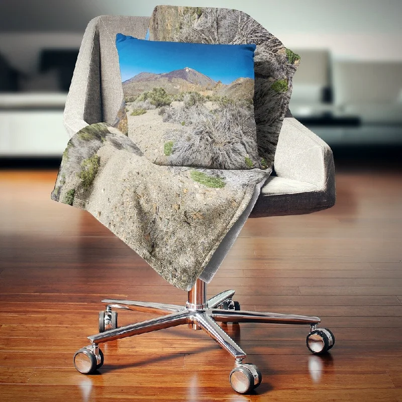 King - size blankets to cover large beds comfortablyDesignart 'Caldera of the Volcano Teide' Contemporary Landscape Fleece Throw Blanket King - size blankets to cover large beds comfortablyDesignart 'Caldera of the Volcano Teide' Contemporary Landscape Fleece Throw Blanket