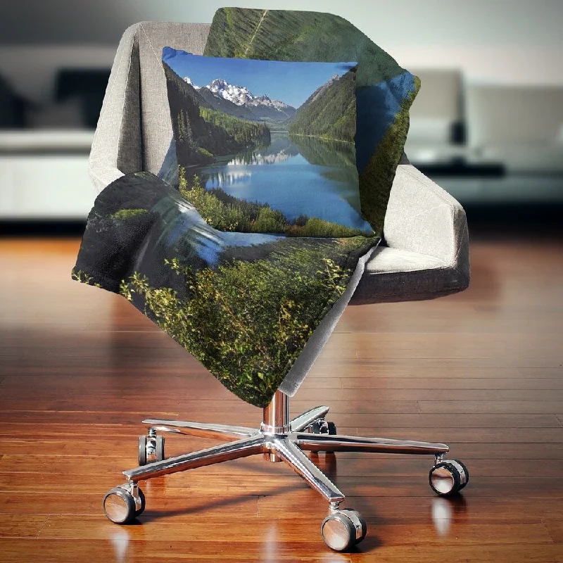 Mohair blankets with a unique sheen and softnessDesignart 'Calm Clear Lake with Mountains' Landscape Fleece Throw Blanket Mohair blankets with a unique sheen and softnessDesignart 'Calm Clear Lake with Mountains' Landscape Fleece Throw Blanket