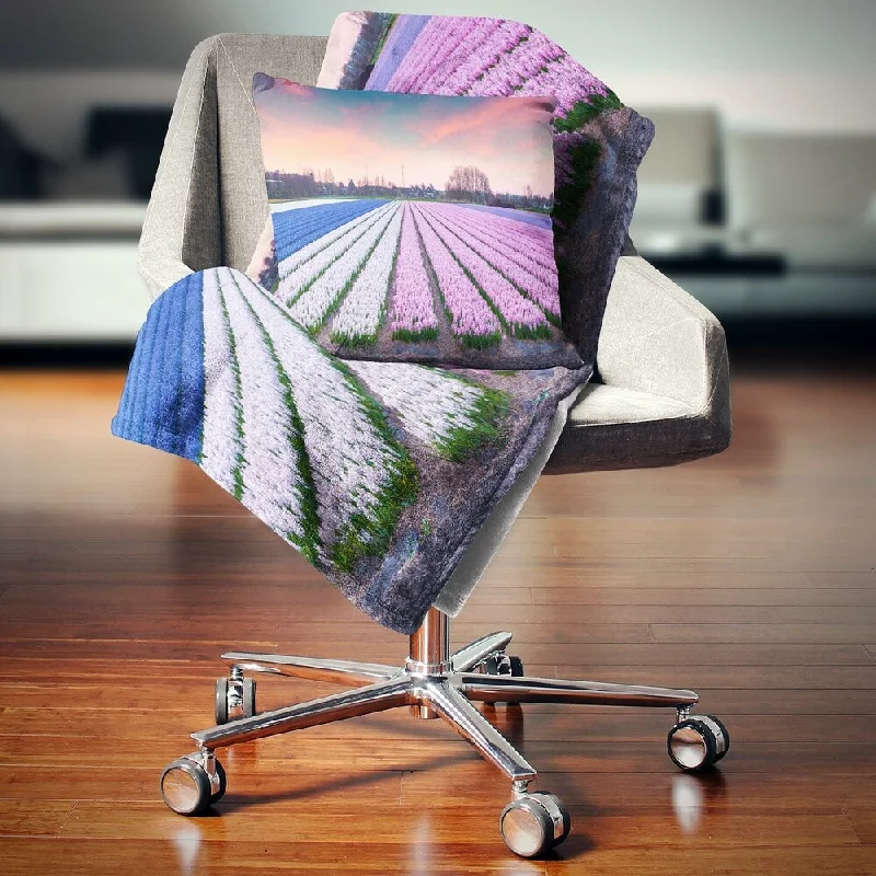 Fleece blankets for a cozy and plush textureDesignart 'Colorful Hyacinth Flowers at Sunrise' Photography Throw Blanket
