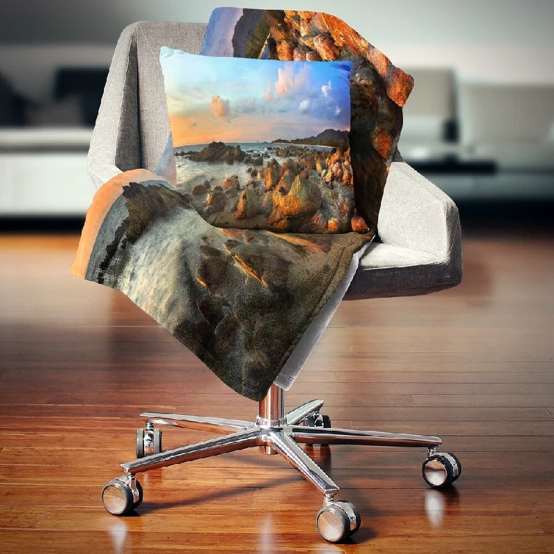 Linen blankets with a rustic and textured lookDesignart 'Colorful Tropical Sunset' Photography Throw Blanket Linen blankets with a rustic and textured lookDesignart 'Colorful Tropical Sunset' Photography Throw Blanket