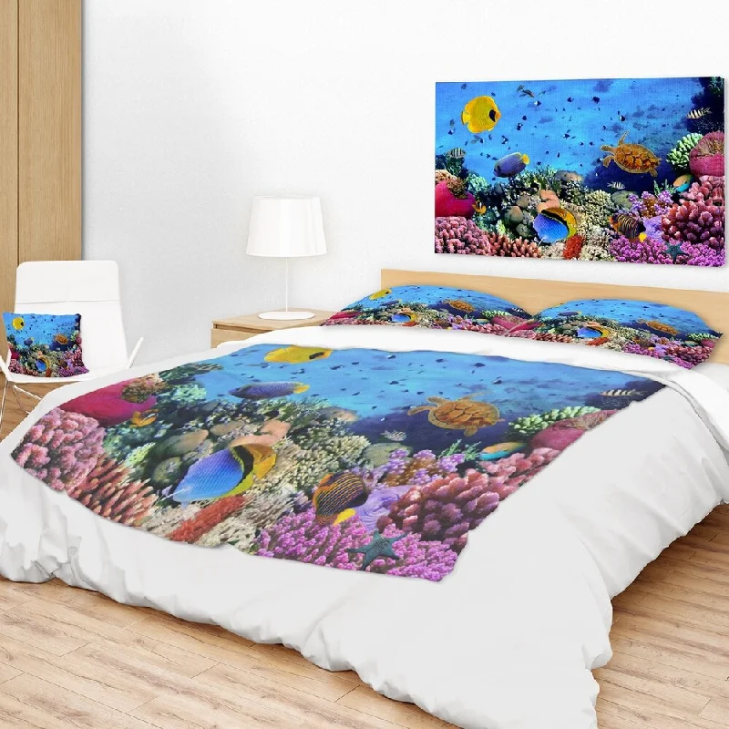Chenille blankets with a thick and fuzzy textureDesignart 'Coral Colony and Coral Fishes' Seascape Throw Blanket Chenille blankets with a thick and fuzzy textureDesignart 'Coral Colony and Coral Fishes' Seascape Throw Blanket