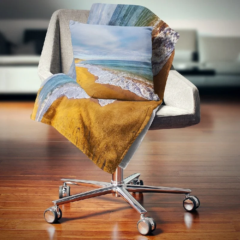 Bamboo fiber blankets with natural antibacterial propertiesDesignart 'Dark Beach under Cloudy Skies' Modern Beach Throw Blanket Bamboo fiber blankets with natural antibacterial propertiesDesignart 'Dark Beach under Cloudy Skies' Modern Beach Throw Blanket