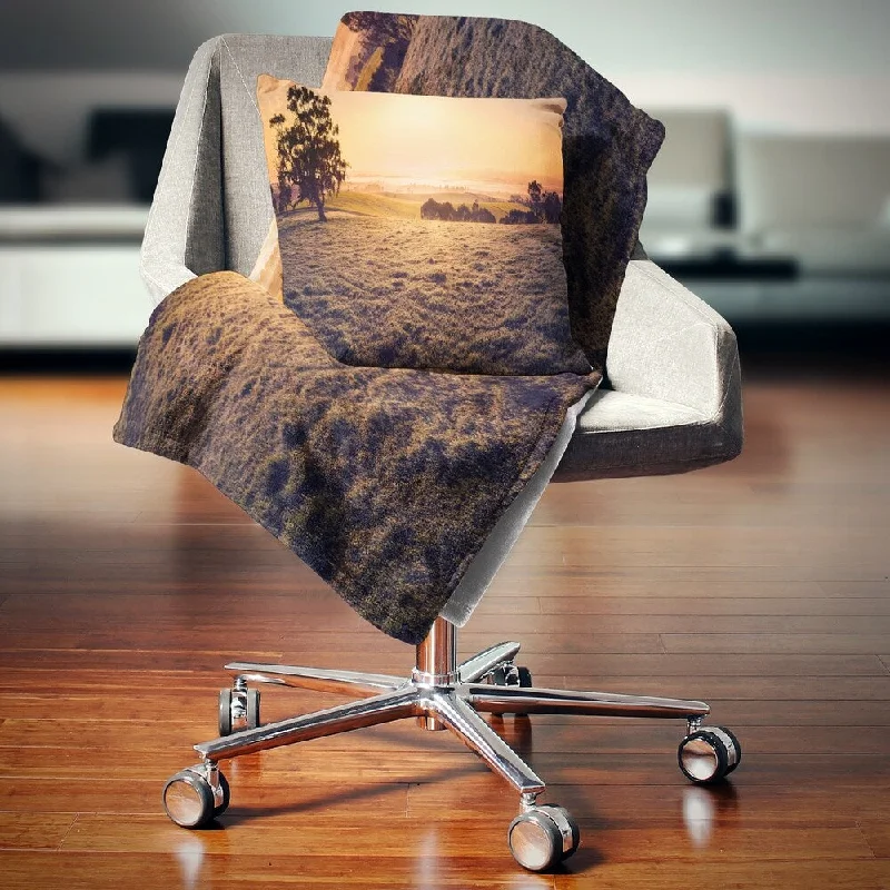 Silk blankets with a smooth and elegant touchDesignart 'Field of Dreams Panorama' Landscape Fleece Throw Blanket Silk blankets with a smooth and elegant touchDesignart 'Field of Dreams Panorama' Landscape Fleece Throw Blanket