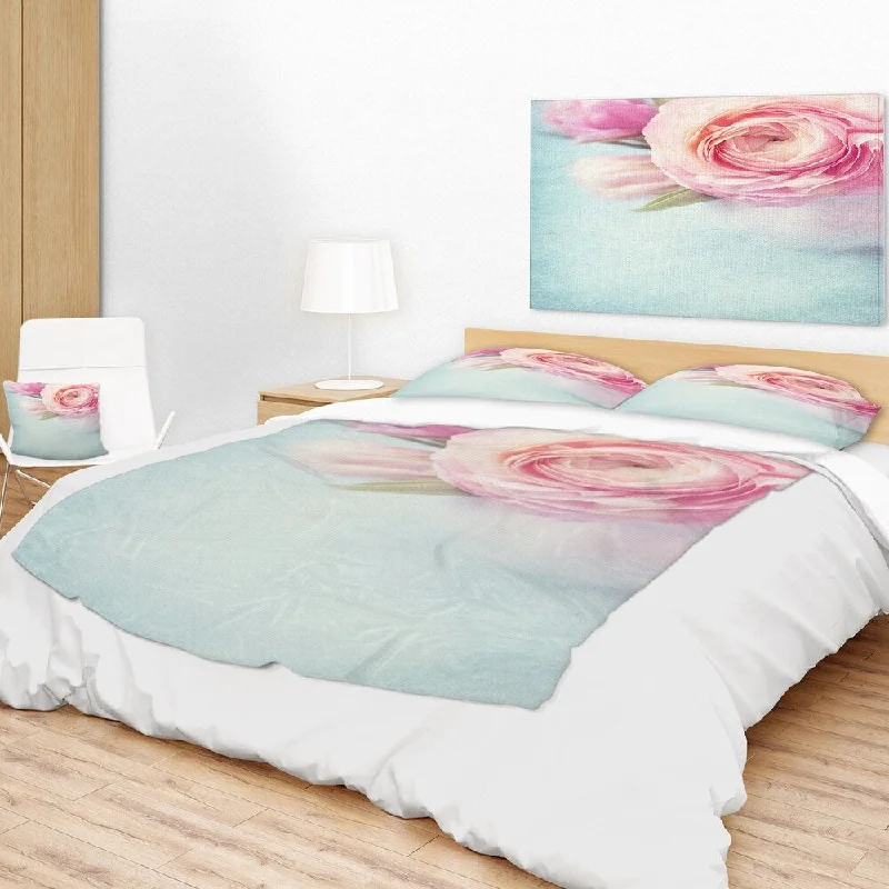 Rayon from bamboo blankets for a silky and breathable feelDesignart 'Full Bloom Pink Flowers in Vase' Floral Throw Blanket Rayon from bamboo blankets for a silky and breathable feelDesignart 'Full Bloom Pink Flowers in Vase' Floral Throw Blanket