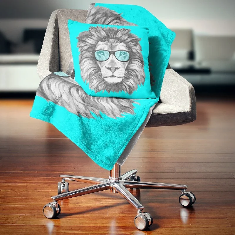 Linen blankets with a rustic and textured lookDesignart 'Funny Lion with Blue Glasses' Animal Throw Blanket