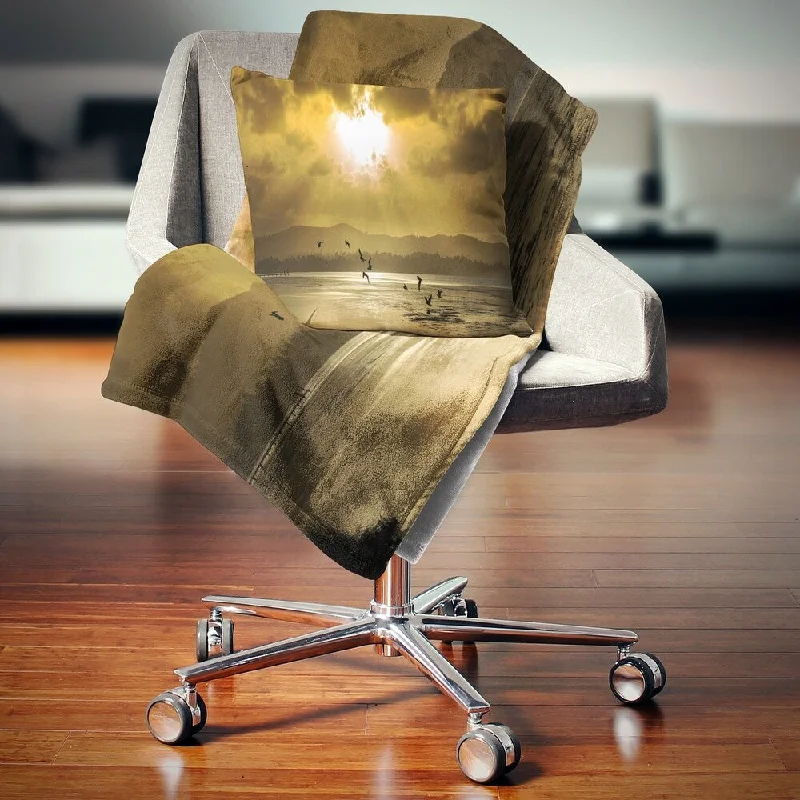 Acrylic blankets for a soft and affordable alternativeDesignart 'Glittering Sun Among heavy Clouds' Seashore Throw Blanket Acrylic blankets for a soft and affordable alternativeDesignart 'Glittering Sun Among heavy Clouds' Seashore Throw Blanket