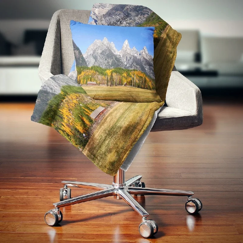 Synthetic fiber blend blankets for a budget - friendly choiceDesignart 'Grand Tetons Panorama' Landscape Fleece Throw Blanket Synthetic fiber blend blankets for a budget - friendly choiceDesignart 'Grand Tetons Panorama' Landscape Fleece Throw Blanket