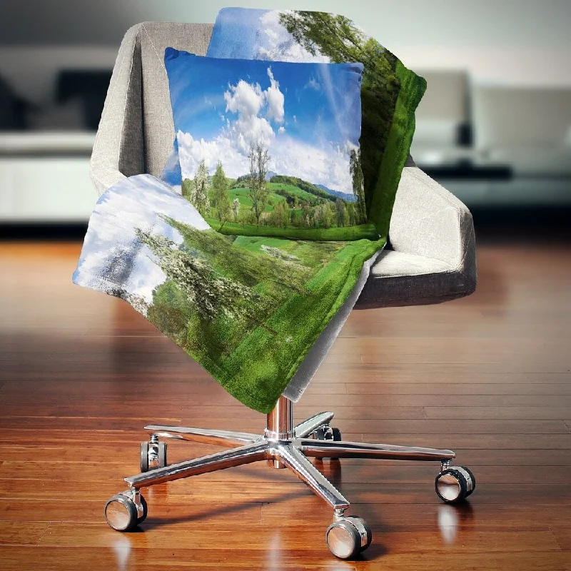 Queen - size blankets for standard - sized bedsDesignart 'Green Blue Spring Landscape' Photography Throw Blanket