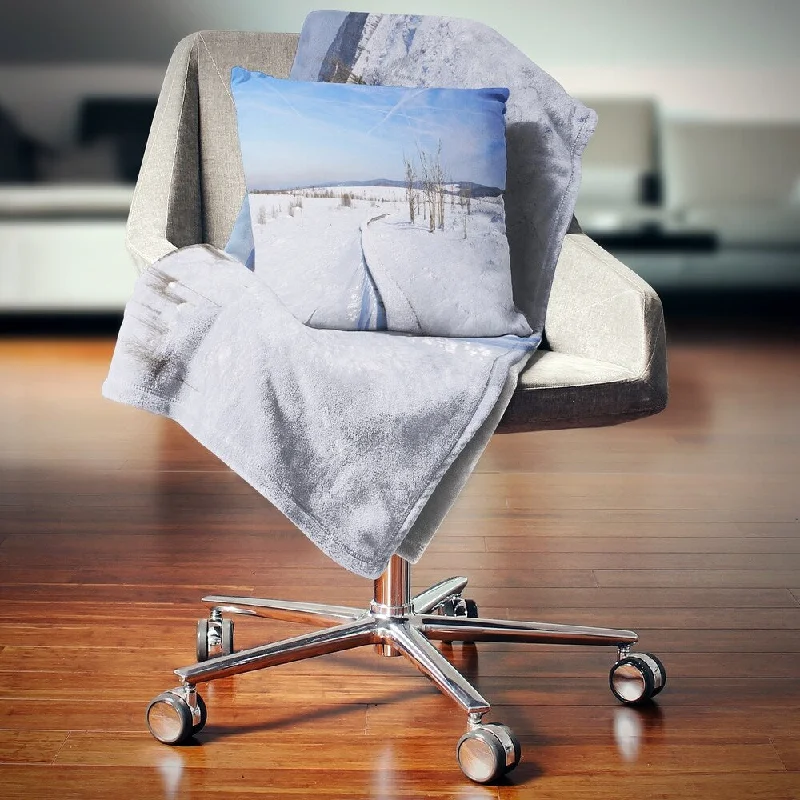 Mohair blankets with a unique sheen and softnessDesignart 'Hautes Fagnes in Belgium Panorama' Modern Seashore Throw Blanket
