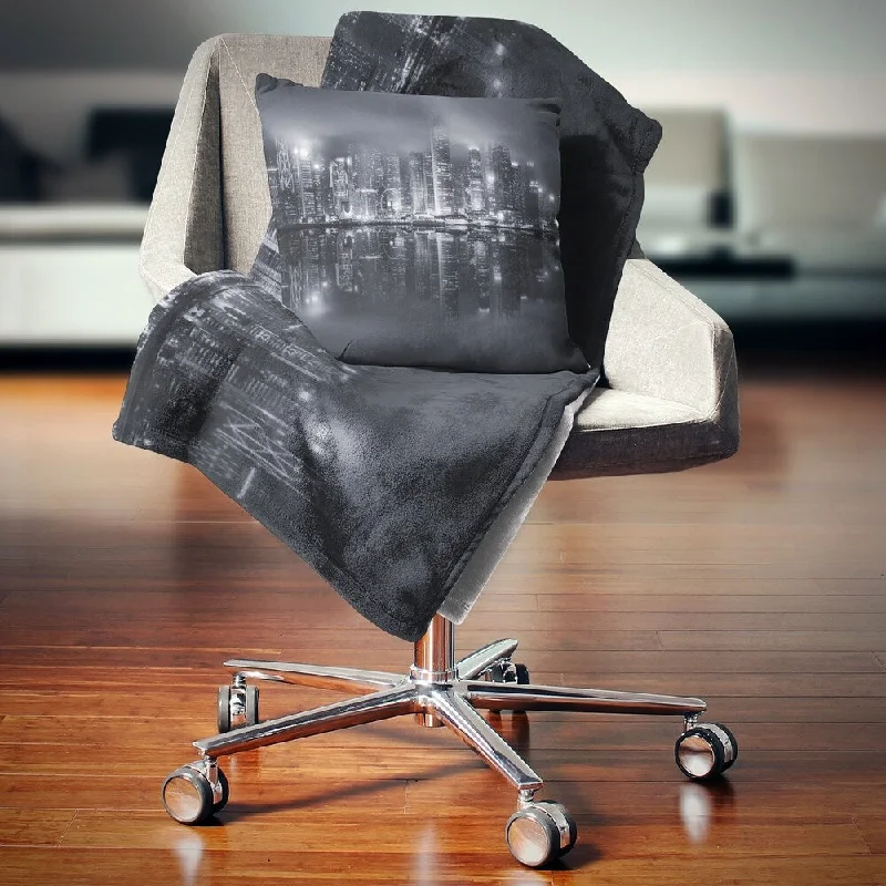 Linen blankets with a rustic and textured lookDesignart 'Hong Kong Black and White Skyline' Cityscape Throw Blanket Linen blankets with a rustic and textured lookDesignart 'Hong Kong Black and White Skyline' Cityscape Throw Blanket
