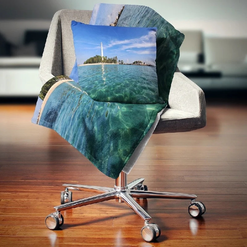Mohair blankets with a unique sheen and softnessDesignart 'Lengkuas Island Indonesia' Seascape Throw Blanket