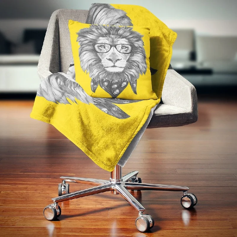 Fleece blankets for a cozy and plush textureDesignart 'Lion with Glasses and Scarf' Animal Throw Blanket