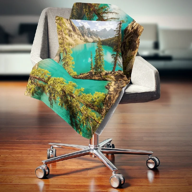 Bamboo fiber blankets with natural antibacterial propertiesDesignart 'Moraine Lake in Banff National Park' Landscape Fleece Throw Blanket