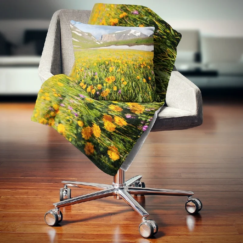 Linen blankets with a rustic and textured lookDesignart 'Mountain Plain with Wild Yellow Flowers' Floral Throw Blanket Linen blankets with a rustic and textured lookDesignart 'Mountain Plain with Wild Yellow Flowers' Floral Throw Blanket