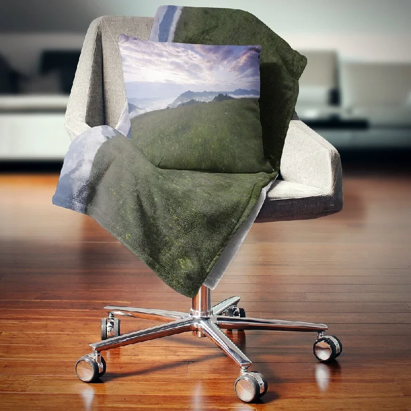 Chenille blankets with a thick and fuzzy textureDesignart 'Mountain Plateau at Evening' Landscape Fleece Throw Blanket Chenille blankets with a thick and fuzzy textureDesignart 'Mountain Plateau at Evening' Landscape Fleece Throw Blanket