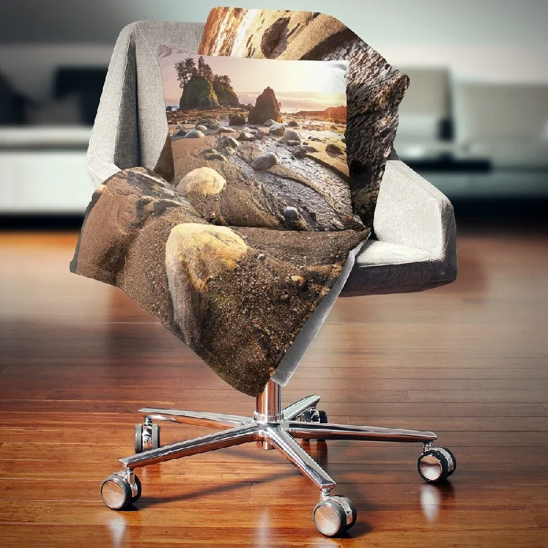 Queen - size blankets for standard - sized bedsDesignart 'Olympic National Park Coast' Seashore Throw Blanket Queen - size blankets for standard - sized bedsDesignart 'Olympic National Park Coast' Seashore Throw Blanket