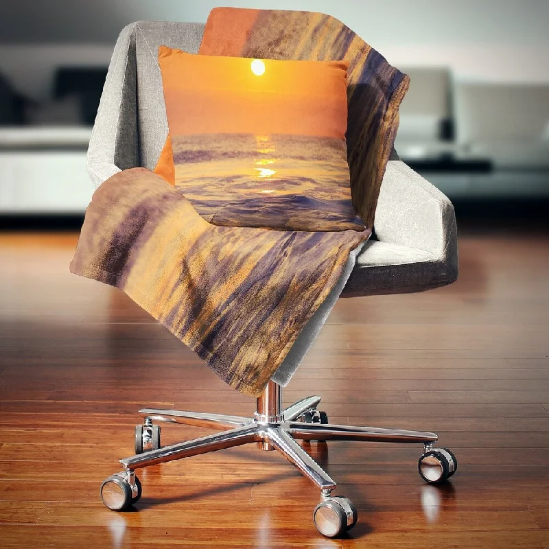 Wool blankets with natural warmth and insulationDesignart 'Orange Sunrise and Glittering Waters' Seascape Throw Blanket