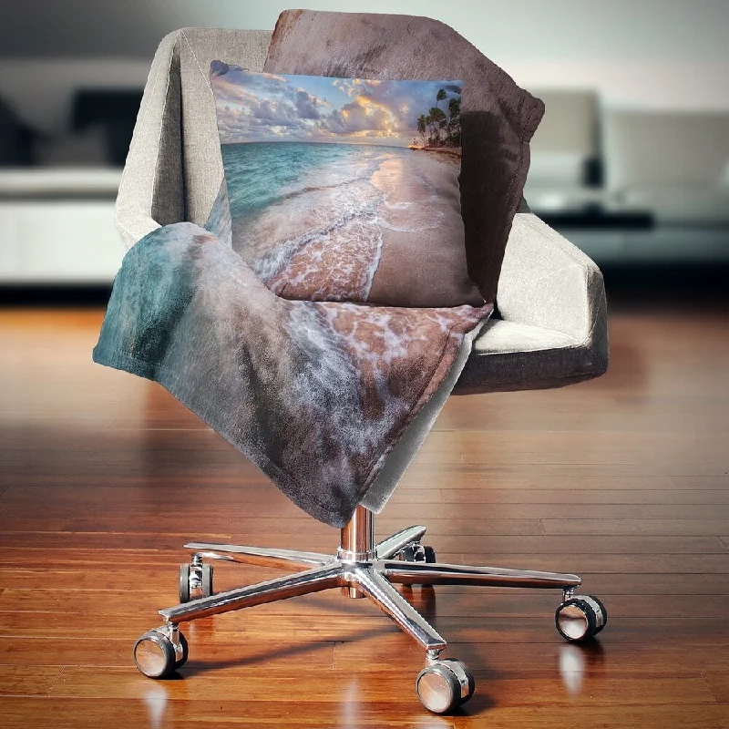 Microfiber blankets that are durable and easy to care forDesignart 'Palm Trees on Clear Sandy Beach' Seashore Throw Blanket Microfiber blankets that are durable and easy to care forDesignart 'Palm Trees on Clear Sandy Beach' Seashore Throw Blanket