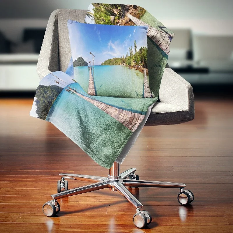 King - size blankets to cover large beds comfortablyDesignart 'Piers and Palm Trees on Island' Landscape Photography Throw Blanket King - size blankets to cover large beds comfortablyDesignart 'Piers and Palm Trees on Island' Landscape Photography Throw Blanket