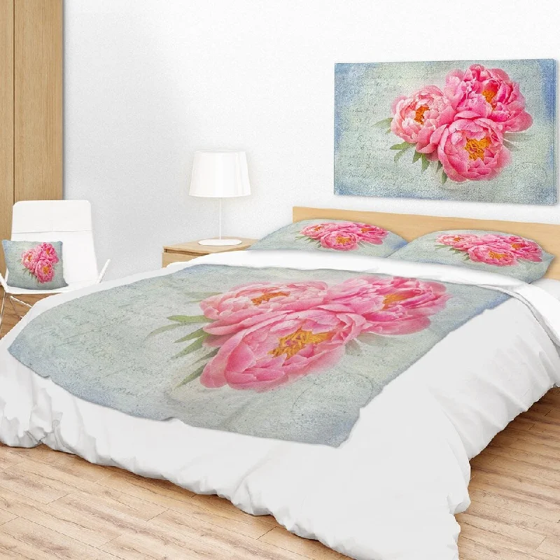 Alpaca wool blankets for a hypoallergenic and warm optionDesignart 'Pink Peony Flowers in White Vase' Floral Throw Blanket