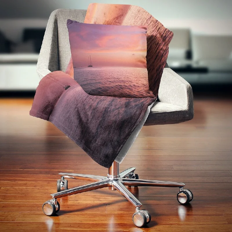 Synthetic fiber blend blankets for a budget - friendly choiceDesignart 'Reddish Serene Maldives Seashore' Seascape Throw Blanket