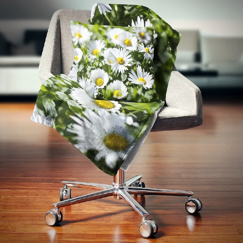 Alpaca wool blankets for a hypoallergenic and warm optionDesignart 'Spring Background with White Flowers' Floral Throw Blanket Alpaca wool blankets for a hypoallergenic and warm optionDesignart 'Spring Background with White Flowers' Floral Throw Blanket