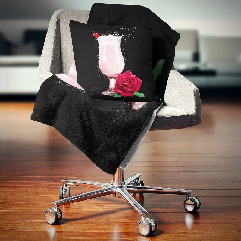 Wool blankets with natural warmth and insulationDesignart 'Strawberry Cocktail and Red Rose' Floral Throw Blanket