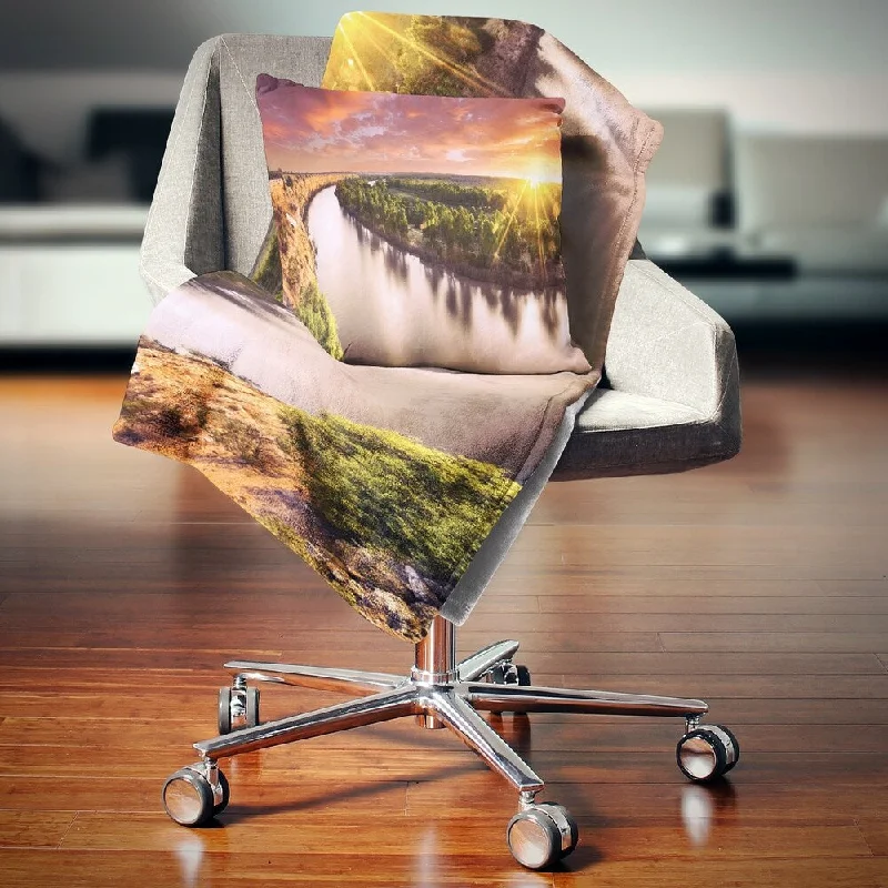 Queen - size blankets for standard - sized bedsDesignart 'Sunset over Murray River Panorama' Landscape Fleece Throw Blanket
