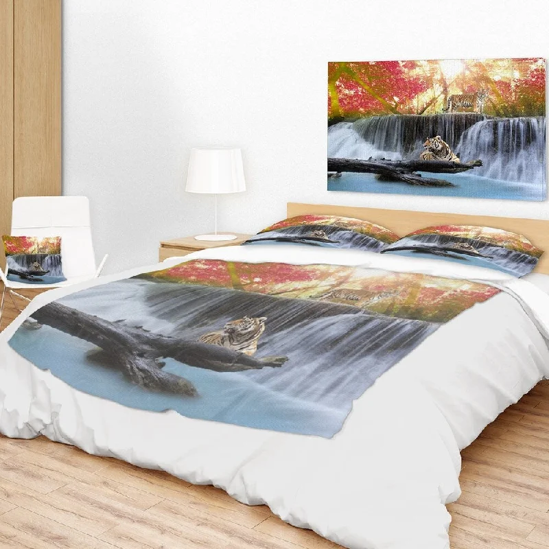 Wool blankets with natural warmth and insulationDesignart 'Tiger in the Jungle' Photography Throw Blanket Wool blankets with natural warmth and insulationDesignart 'Tiger in the Jungle' Photography Throw Blanket