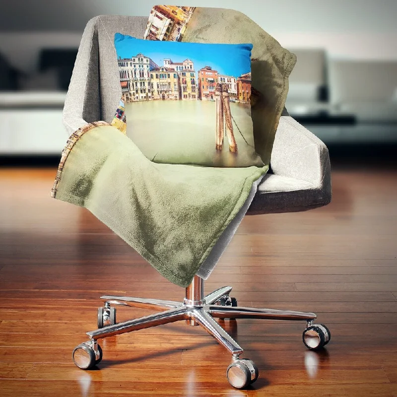 King - size blankets to cover large beds comfortablyDesignart 'Traditional Buildings of Venice' Landscape Fleece Throw Blanket King - size blankets to cover large beds comfortablyDesignart 'Traditional Buildings of Venice' Landscape Fleece Throw Blanket
