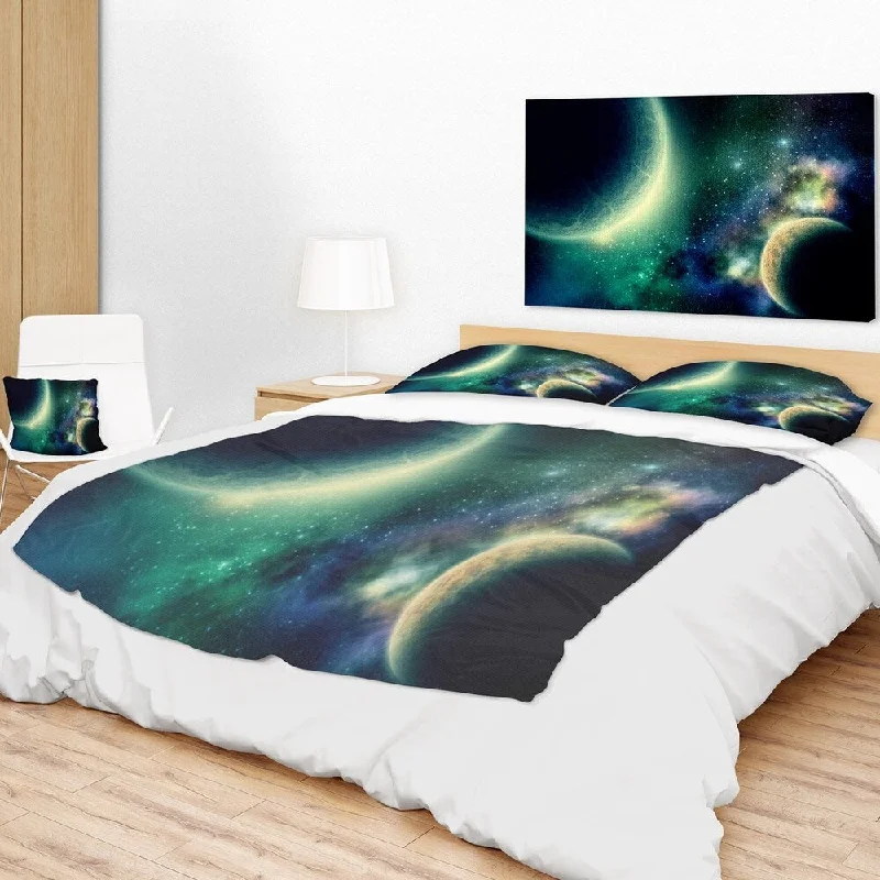King - size blankets to cover large beds comfortablyDesignart 'Two Planets' Abstract Throw Blanket