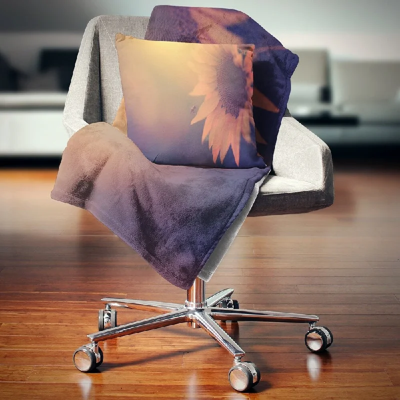Bamboo fiber blankets with natural antibacterial propertiesDesignart 'Vintage Photo Of Sunflower Close up' Floral Throw Blanket Bamboo fiber blankets with natural antibacterial propertiesDesignart 'Vintage Photo Of Sunflower Close up' Floral Throw Blanket
