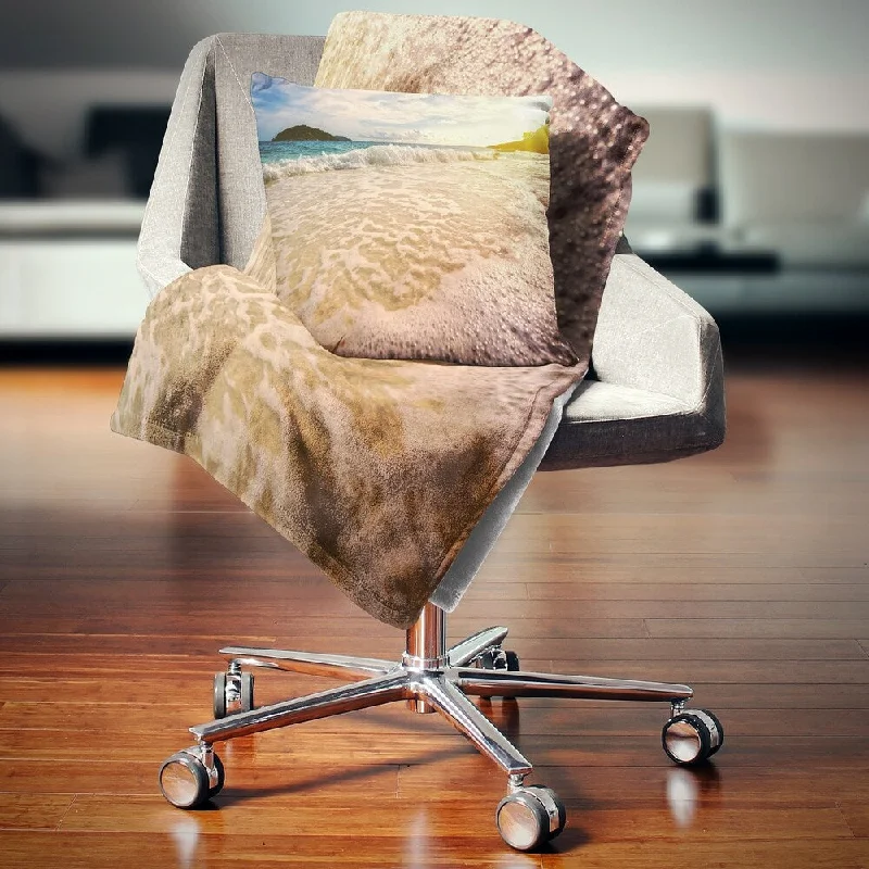 Wool blankets with natural warmth and insulationDesignart 'Vintage Style Beach at Similan Park' Seashore Throw Blanket Wool blankets with natural warmth and insulationDesignart 'Vintage Style Beach at Similan Park' Seashore Throw Blanket