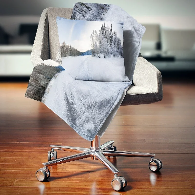 Queen - size blankets for standard - sized bedsDesignart 'Winter Field Landscape' Photography Throw Blanket