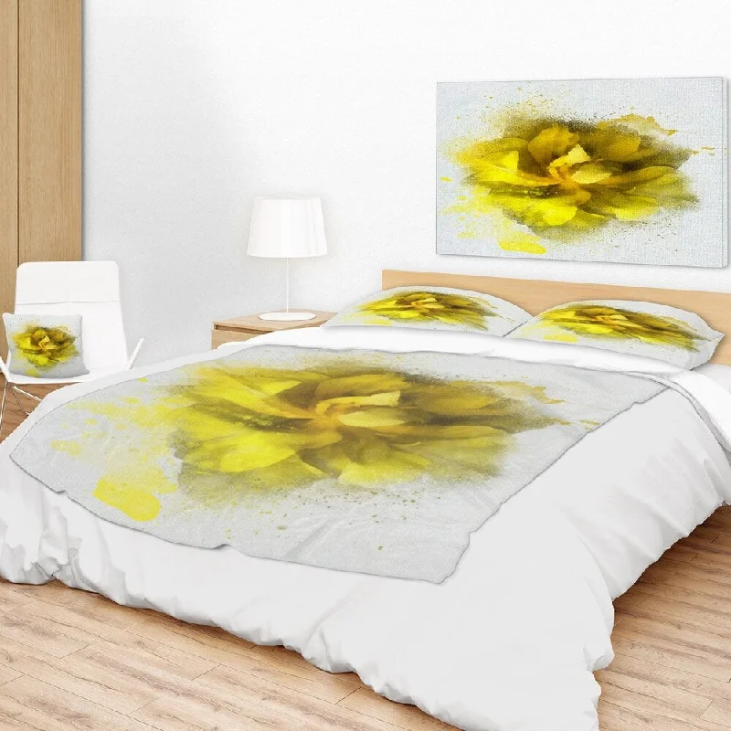 Silk blankets with a smooth and elegant touchDesignart 'Yellow Flower Illustration on White' Floral Throw Blanket