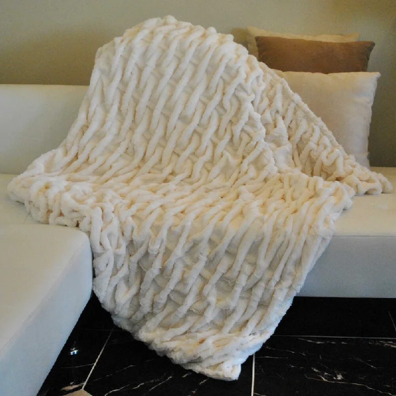 Chenille blankets with a thick and fuzzy textureFashion Street Wave Throw Blanket - Ivory