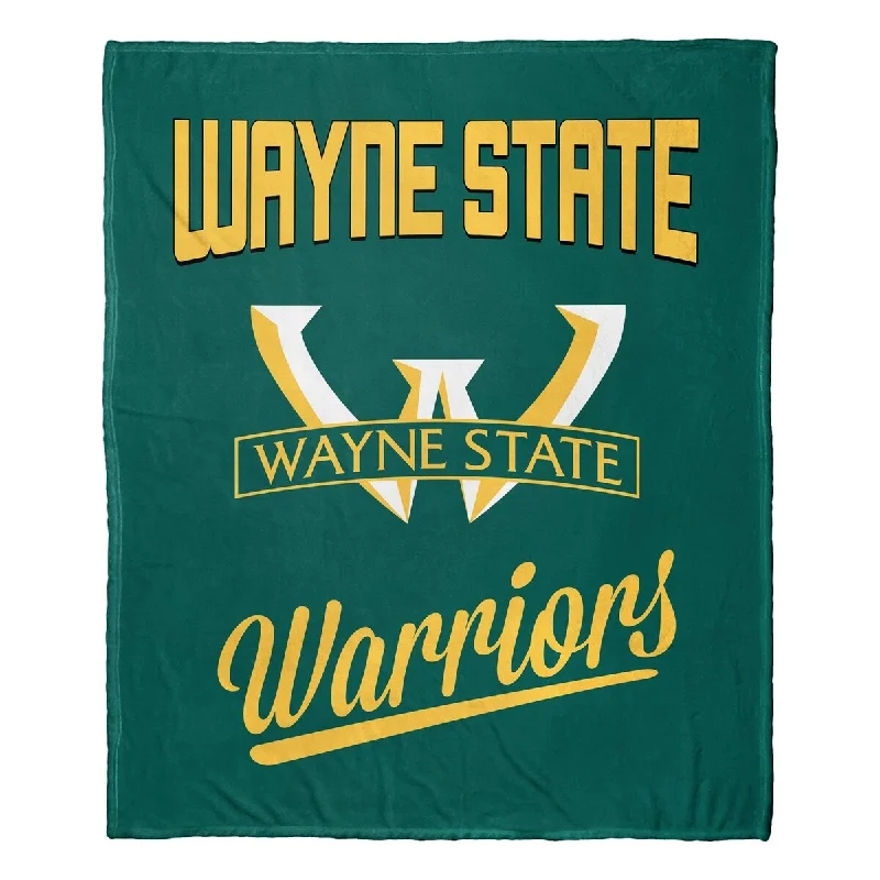 Chenille blankets with a thick and fuzzy textureNCAA Wayne State Alumni Silk Touch Throw