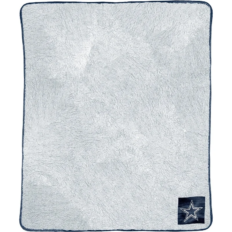 Silk blankets with a smooth and elegant touchNFL 114 Cowboys Patch Two Tone Sherpa