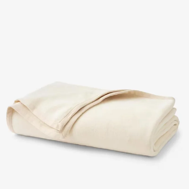 King - size blankets to cover large beds comfortablyQueen Cotton Fleece Cotton Blanket Ivory